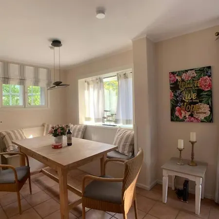 Lage! Charmantes 5 Geh-min V. Holiday home *